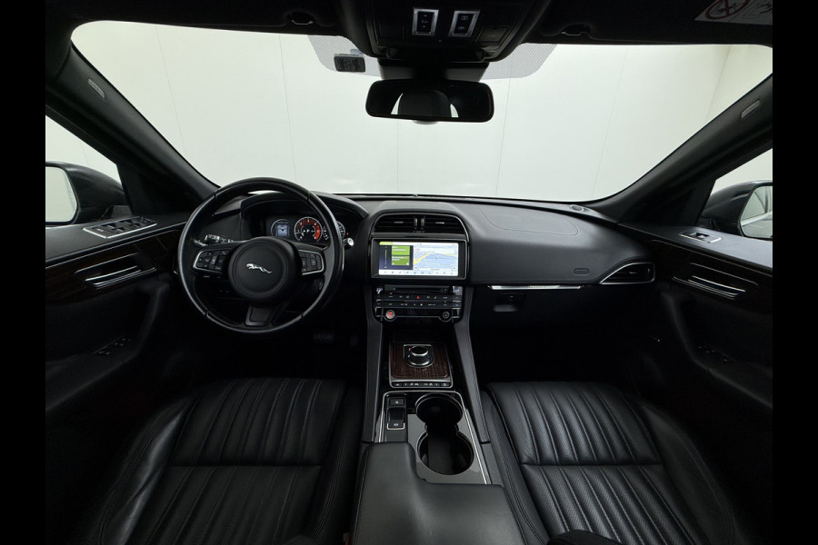 Jaguar F-Pace 2.0D AWD AUT-8 Portfolio Leer Pano-Dak Digitaal Dashboard Camera Meridian®-Audio Navi 4-Zone Ecc Android Auto Apple Carplay Pdc Stoel+Achterbankverwarming Elek.Stoelen+Memory Lmv 19" Bi-xenon Blind Spot Keyless Elek.Achterklep Origineel Nederlandse Auto Nieuwprijs  €87.786,- Zeer compleet!