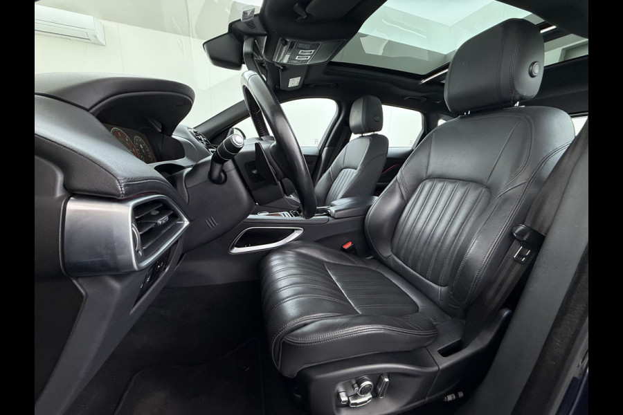 Jaguar F-Pace 2.0D AWD AUT-8 Portfolio Leer Pano-Dak Digitaal Dashboard Camera Meridian®-Audio Navi 4-Zone Ecc Android Auto Apple Carplay Pdc Stoel+Achterbankverwarming Elek.Stoelen+Memory Lmv 19" Bi-xenon Blind Spot Keyless Elek.Achterklep Origineel Nederlandse Auto Nieuwprijs  €87.786,- Zeer compleet!