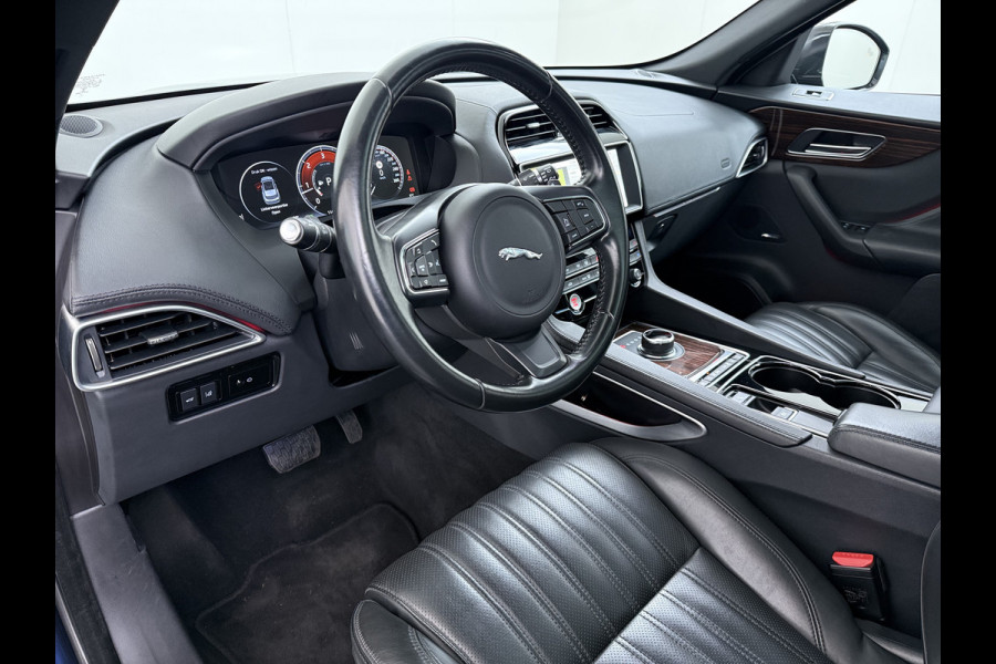 Jaguar F-Pace 2.0D AWD AUT-8 Portfolio Leer Pano-Dak Digitaal Dashboard Camera Meridian®-Audio Navi 4-Zone Ecc Android Auto Apple Carplay Pdc Stoel+Achterbankverwarming Elek.Stoelen+Memory Lmv 19" Bi-xenon Blind Spot Keyless Elek.Achterklep Origineel Nederlandse Auto Nieuwprijs  €87.786,- Zeer compleet!