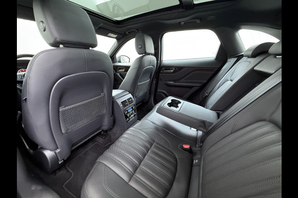Jaguar F-Pace 2.0D AWD AUT-8 Portfolio Leer Pano-Dak Digitaal Dashboard Camera Meridian®-Audio Navi 4-Zone Ecc Android Auto Apple Carplay Pdc Stoel+Achterbankverwarming Elek.Stoelen+Memory Lmv 19" Bi-xenon Blind Spot Keyless Elek.Achterklep Origineel Nederlandse Auto Nieuwprijs  €87.786,- Zeer compleet!