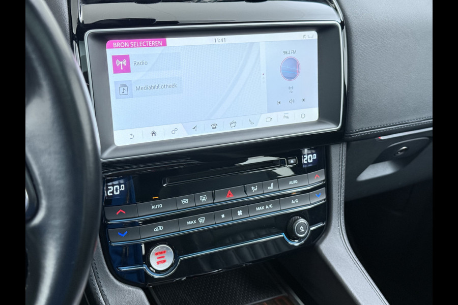 Jaguar F-Pace 2.0D AWD AUT-8 Portfolio Leer Pano-Dak Digitaal Dashboard Camera Meridian®-Audio Navi 4-Zone Ecc Android Auto Apple Carplay Pdc Stoel+Achterbankverwarming Elek.Stoelen+Memory Lmv 19" Bi-xenon Blind Spot Keyless Elek.Achterklep Origineel Nederlandse Auto Nieuwprijs  €87.786,- Zeer compleet!