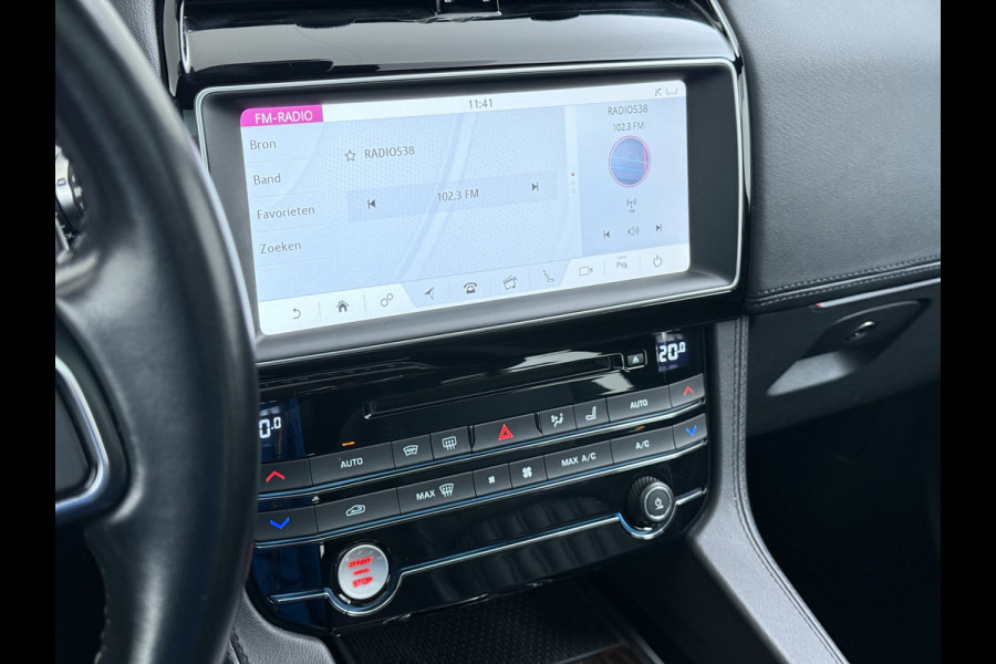 Jaguar F-Pace 2.0D AWD AUT-8 Portfolio Leer Pano-Dak Digitaal Dashboard Camera Meridian®-Audio Navi 4-Zone Ecc Android Auto Apple Carplay Pdc Stoel+Achterbankverwarming Elek.Stoelen+Memory Lmv 19" Bi-xenon Blind Spot Keyless Elek.Achterklep Origineel Nederlandse Auto Nieuwprijs  €87.786,- Zeer compleet!