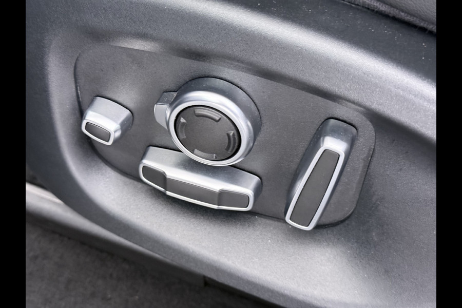 Jaguar F-Pace 2.0D AWD AUT-8 Portfolio Leer Pano-Dak Digitaal Dashboard Camera Meridian®-Audio Navi 4-Zone Ecc Android Auto Apple Carplay Pdc Stoel+Achterbankverwarming Elek.Stoelen+Memory Lmv 19" Bi-xenon Blind Spot Keyless Elek.Achterklep Origineel Nederlandse Auto Nieuwprijs  €87.786,- Zeer compleet!