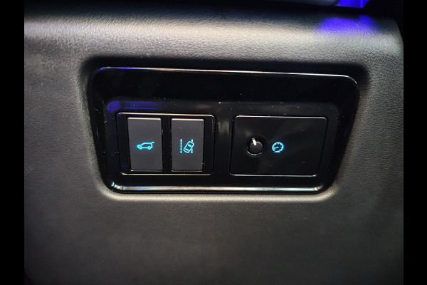 Jaguar F-Pace 2.0D AWD AUT-8 Portfolio Leer Pano-Dak Digitaal Dashboard Camera Meridian®-Audio Navi 4-Zone Ecc Android Auto Apple Carplay Pdc Stoel+Achterbankverwarming Elek.Stoelen+Memory Lmv 19" Bi-xenon Blind Spot Keyless Elek.Achterklep Origineel Nederlandse Auto Nieuwprijs  €87.786,- Zeer compleet!