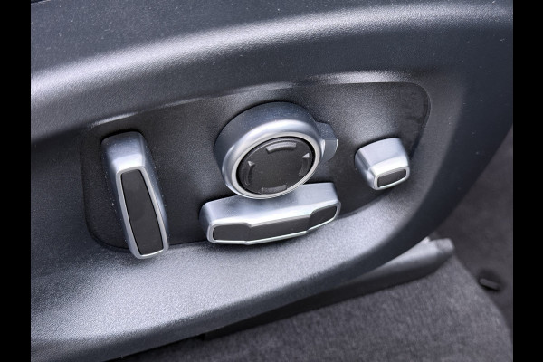 Jaguar F-Pace 2.0D AWD AUT-8 Portfolio Leer Pano-Dak Digitaal Dashboard Camera Meridian®-Audio Navi 4-Zone Ecc Android Auto Apple Carplay Pdc Stoel+Achterbankverwarming Elek.Stoelen+Memory Lmv 19" Bi-xenon Blind Spot Keyless Elek.Achterklep Origineel Nederlandse Auto Nieuwprijs  €87.786,- Zeer compleet!