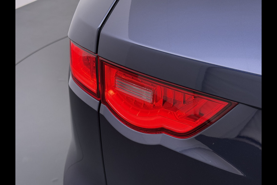 Jaguar F-Pace 2.0D AWD AUT-8 Portfolio Leer Pano-Dak Digitaal Dashboard Camera Meridian®-Audio Navi 4-Zone Ecc Android Auto Apple Carplay Pdc Stoel+Achterbankverwarming Elek.Stoelen+Memory Lmv 19" Bi-xenon Blind Spot Keyless Elek.Achterklep Origineel Nederlandse Auto Nieuwprijs  €87.786,- Zeer compleet!