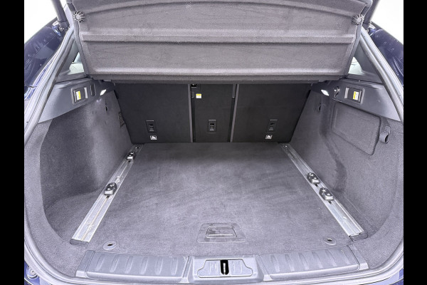 Jaguar F-Pace 2.0D AWD AUT-8 Portfolio Leer Pano-Dak Digitaal Dashboard Camera Meridian®-Audio Navi 4-Zone Ecc Android Auto Apple Carplay Pdc Stoel+Achterbankverwarming Elek.Stoelen+Memory Lmv 19" Bi-xenon Blind Spot Keyless Elek.Achterklep Origineel Nederlandse Auto Nieuwprijs  €87.786,- Zeer compleet!