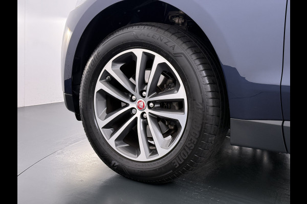 Jaguar F-Pace 2.0D AWD AUT-8 Portfolio Leer Pano-Dak Digitaal Dashboard Camera Meridian®-Audio Navi 4-Zone Ecc Android Auto Apple Carplay Pdc Stoel+Achterbankverwarming Elek.Stoelen+Memory Lmv 19" Bi-xenon Blind Spot Keyless Elek.Achterklep Origineel Nederlandse Auto Nieuwprijs  €87.786,- Zeer compleet!