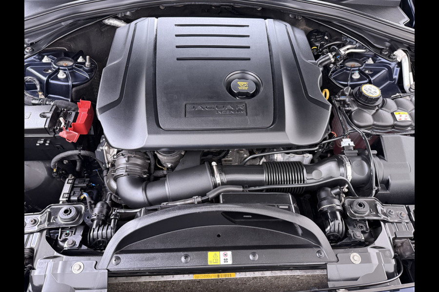 Jaguar F-Pace 2.0D AWD AUT-8 Portfolio Leer Pano-Dak Digitaal Dashboard Camera Meridian®-Audio Navi 4-Zone Ecc Android Auto Apple Carplay Pdc Stoel+Achterbankverwarming Elek.Stoelen+Memory Lmv 19" Bi-xenon Blind Spot Keyless Elek.Achterklep Origineel Nederlandse Auto Nieuwprijs  €87.786,- Zeer compleet!