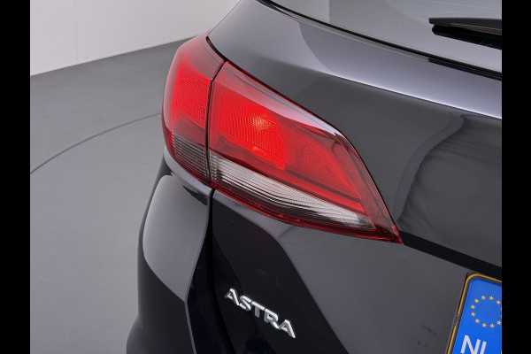 Opel Astra Sports Tourer 1.4 Turbo Trekhaak Navi Ecc Camera Pdc AGR-Comfort Stoel Apple Carplay Android Auto Stuur+Stoelverwarming Lane Assist Led Lmv 17" Regen-Lichtsensor Complete Opel Astra Tourer