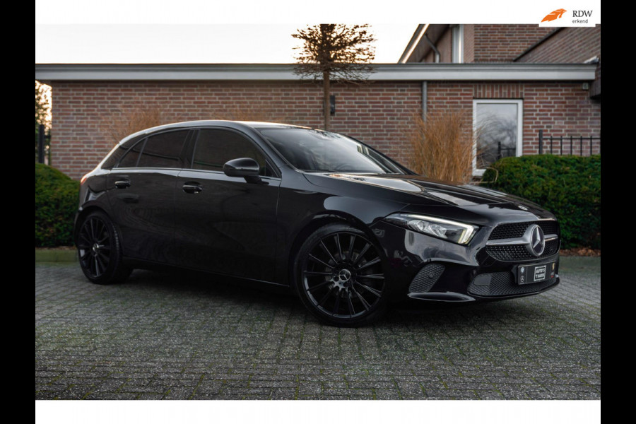 Mercedes-Benz A-Klasse 180 Business Solution 136 PK Widescreen LED Camera 19'' AMG