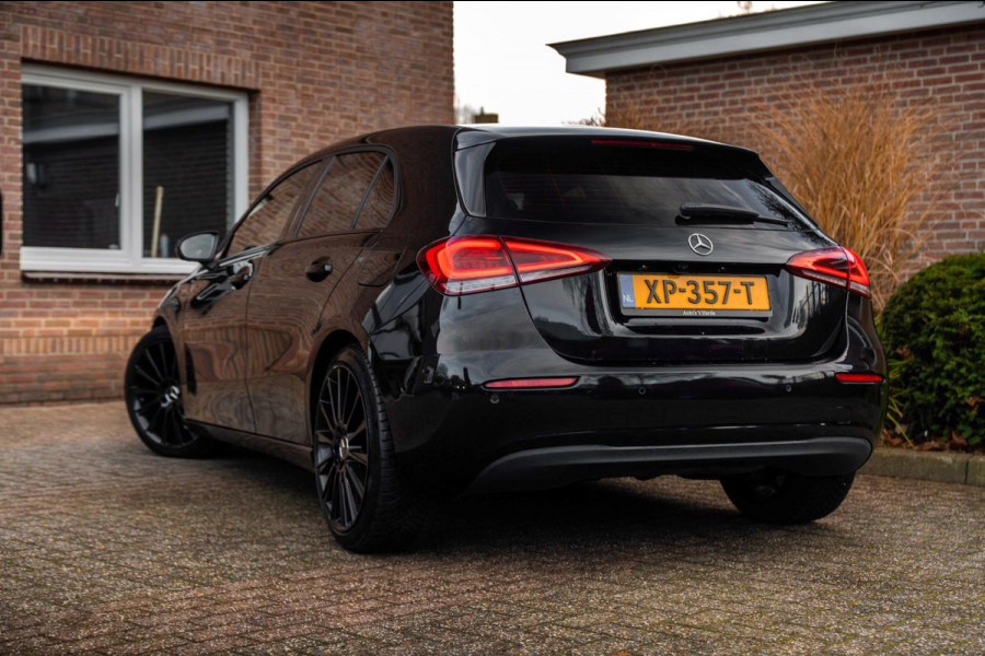 Mercedes-Benz A-Klasse 180 Business Solution 136 PK Widescreen LED Camera 19'' AMG
