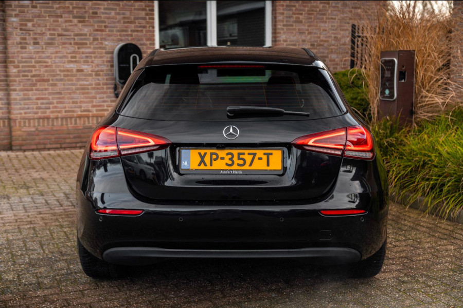 Mercedes-Benz A-Klasse 180 Business Solution 136 PK Widescreen LED Camera 19'' AMG