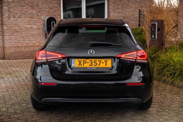 Mercedes-Benz A-Klasse 180 Business Solution 136 PK Widescreen LED Camera 19'' AMG
