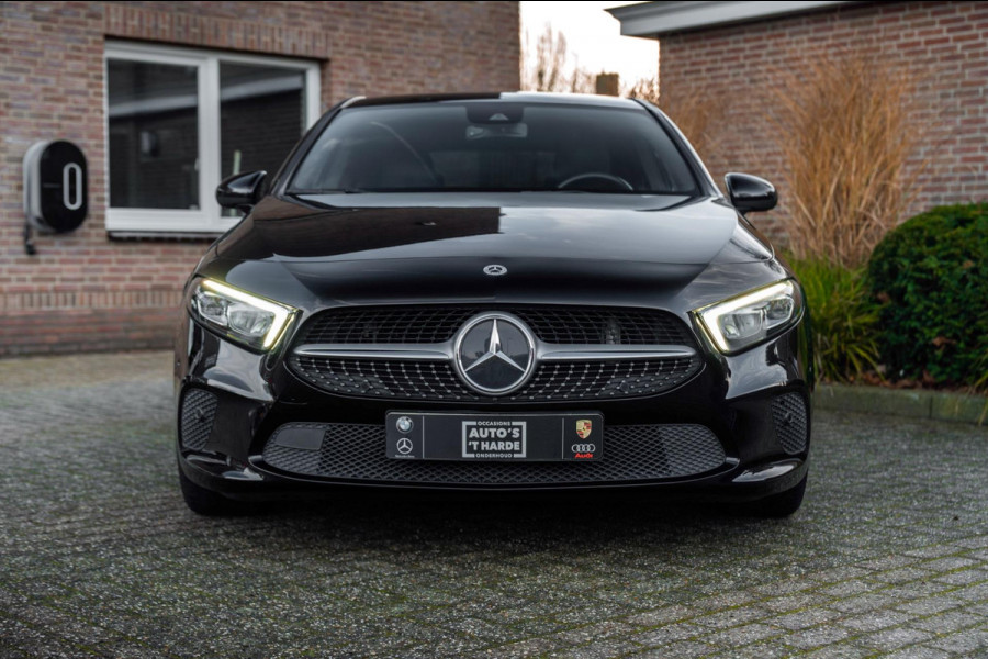 Mercedes-Benz A-Klasse 180 Business Solution 136 PK Widescreen LED Camera 19'' AMG