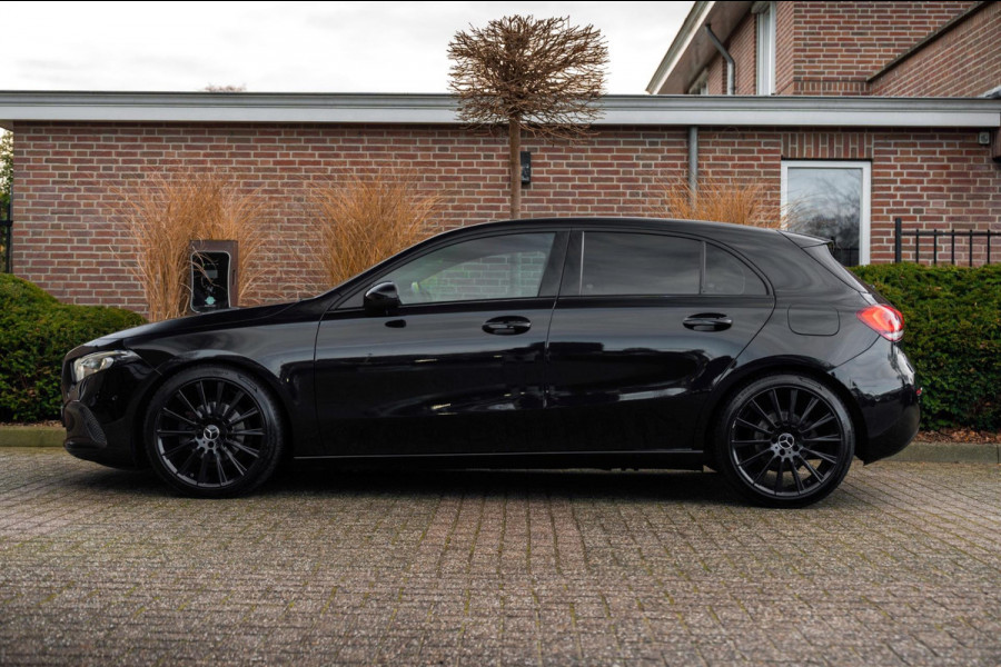 Mercedes-Benz A-Klasse 180 Business Solution 136 PK Widescreen LED Camera 19'' AMG
