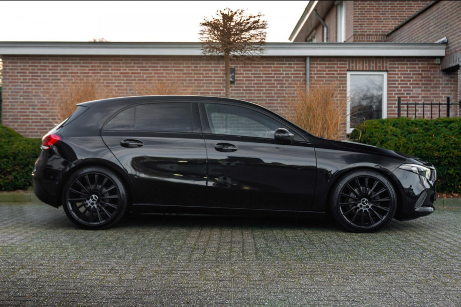 Mercedes-Benz A-Klasse 180 Business Solution 136 PK Widescreen LED Camera 19'' AMG