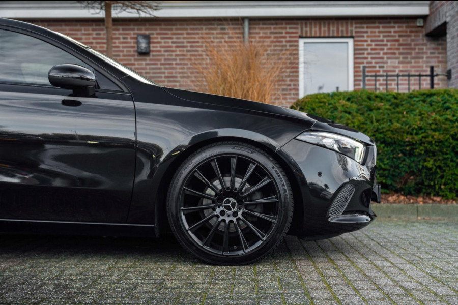 Mercedes-Benz A-Klasse 180 Business Solution 136 PK Widescreen LED Camera 19'' AMG