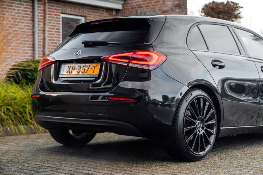 Mercedes-Benz A-Klasse 180 Business Solution 136 PK Widescreen LED Camera 19'' AMG