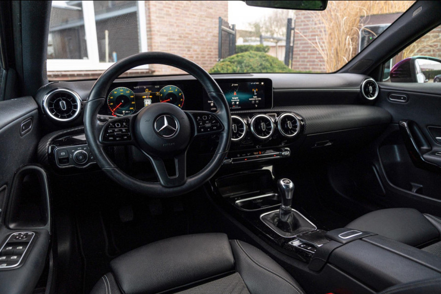 Mercedes-Benz A-Klasse 180 Business Solution 136 PK Widescreen LED Camera 19'' AMG