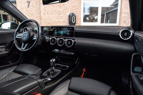 Mercedes-Benz A-Klasse 180 Business Solution 136 PK Widescreen LED Camera 19'' AMG