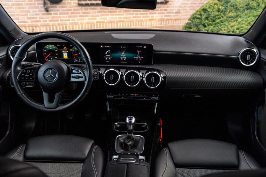 Mercedes-Benz A-Klasse 180 Business Solution 136 PK Widescreen LED Camera 19'' AMG