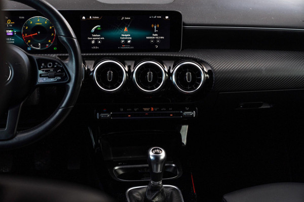 Mercedes-Benz A-Klasse 180 Business Solution 136 PK Widescreen LED Camera 19'' AMG