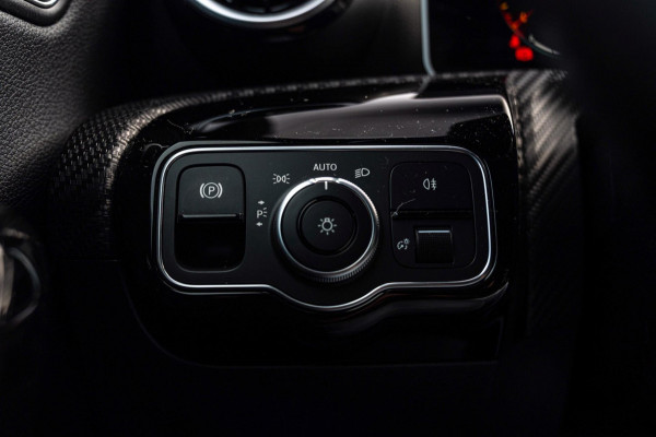 Mercedes-Benz A-Klasse 180 Business Solution 136 PK Widescreen LED Camera 19'' AMG