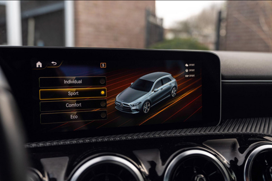 Mercedes-Benz A-Klasse 180 Business Solution 136 PK Widescreen LED Camera 19'' AMG