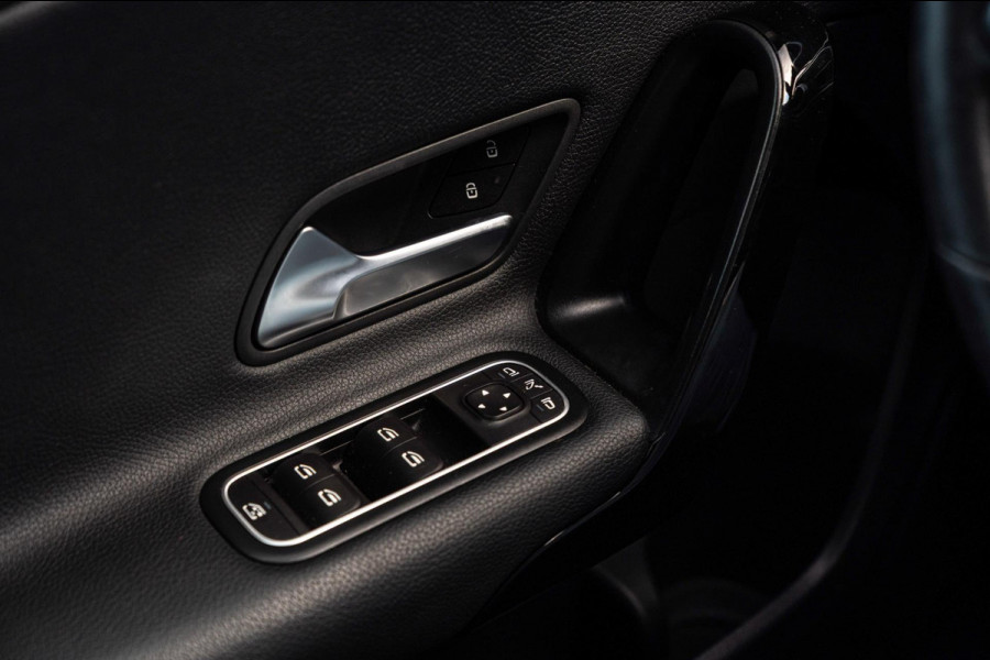 Mercedes-Benz A-Klasse 180 Business Solution 136 PK Widescreen LED Camera 19'' AMG