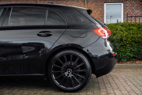 Mercedes-Benz A-Klasse 180 Business Solution 136 PK Widescreen LED Camera 19'' AMG