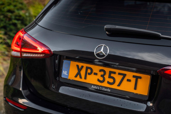 Mercedes-Benz A-Klasse 180 Business Solution 136 PK Widescreen LED Camera 19'' AMG