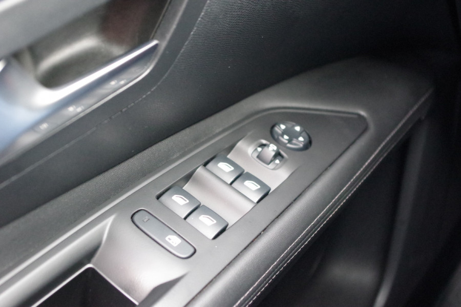 Peugeot 3008 1.2 PureTech 130 PK Automaat Blue Lease Premium, Trekhaak, Cruise Control, Camera