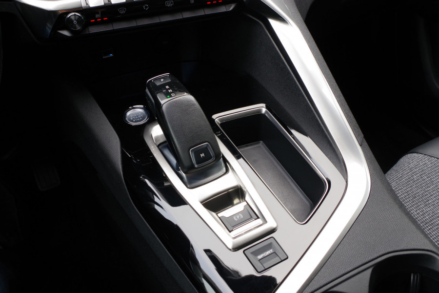 Peugeot 3008 1.2 PureTech 130 PK Automaat Blue Lease Premium, Trekhaak, Cruise Control, Camera