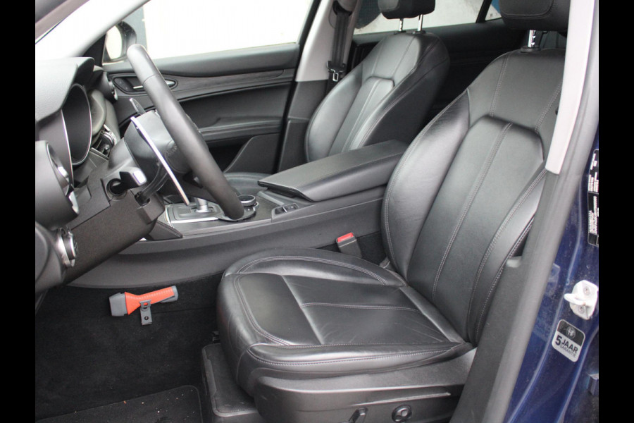 Alfa Romeo Stelvio 2.2d Super | LEDEREN BEKLEDING | 20" LICHTMETALEN VELGEN |
