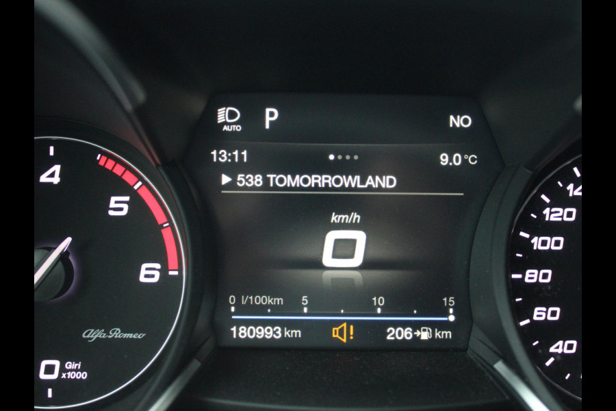 Alfa Romeo Stelvio 2.2d Super | LEDEREN BEKLEDING | 20" LICHTMETALEN VELGEN |