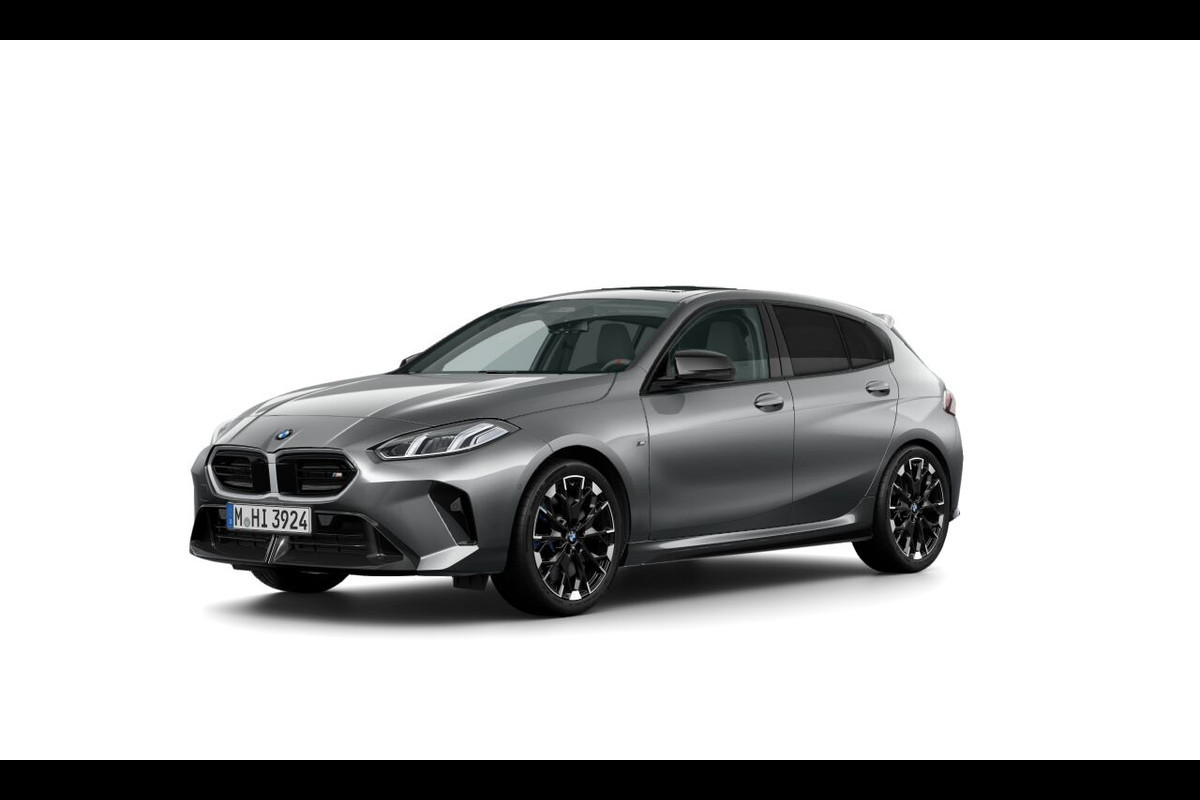 BMW 1-serie M135 xDrive - Pano - Driving Ass - Harman Kardon - Camera