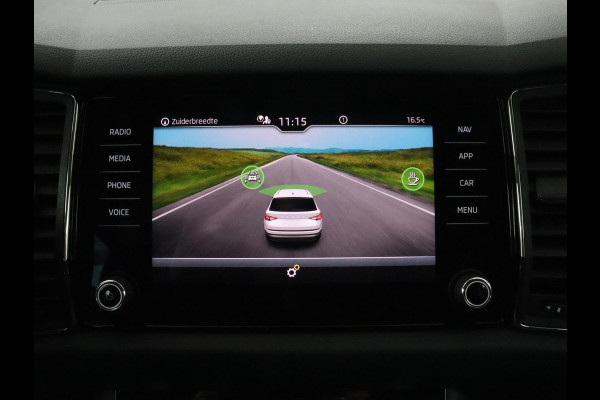 Škoda Kodiaq 1.5 TSI Business Edition 7-persoons | Leder/Alcantara | Trekhaak | Stoelverwarming | Camera | Carplay | DAB | Full LED | Navigatie