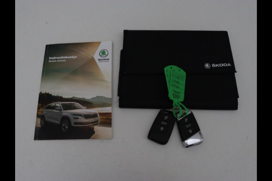 Škoda Kodiaq 1.5 TSI Business Edition 7-persoons | Leder/Alcantara | Trekhaak | Stoelverwarming | Camera | Carplay | DAB | Full LED | Navigatie