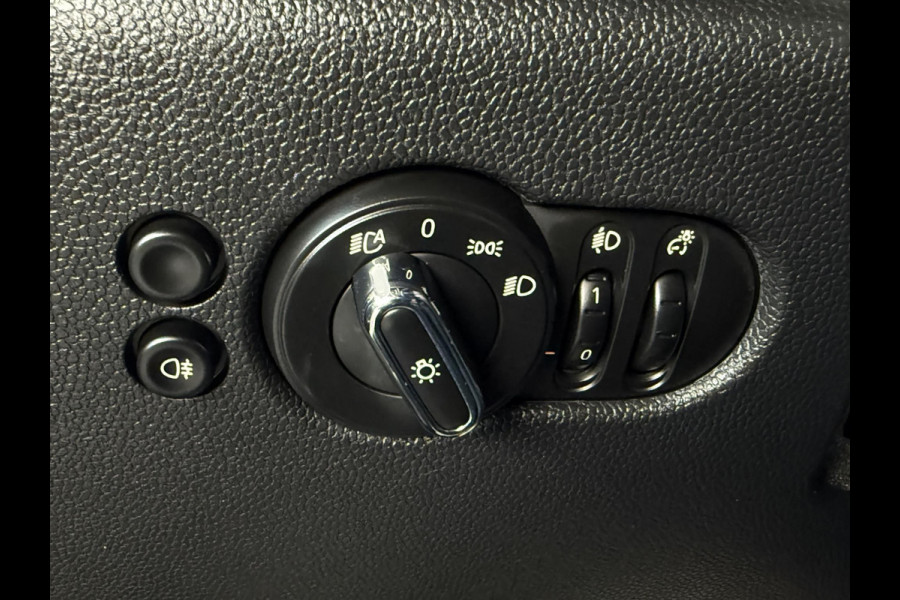 MINI Mini 1.5 Cooper Classic | HARMAN KARDON | SPORTSTOELEN | PANORAMA | CAMERA | 18 INCH VELGEN | HEAD UP |