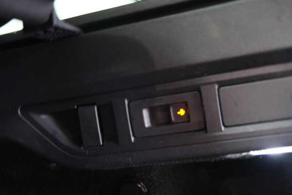 Škoda Octavia Combi 1.0 e-TSI Business Edition Plus Automaat - N.A.P. Airco, Cruise, Navi, PDC, Camera, Trekhaak.