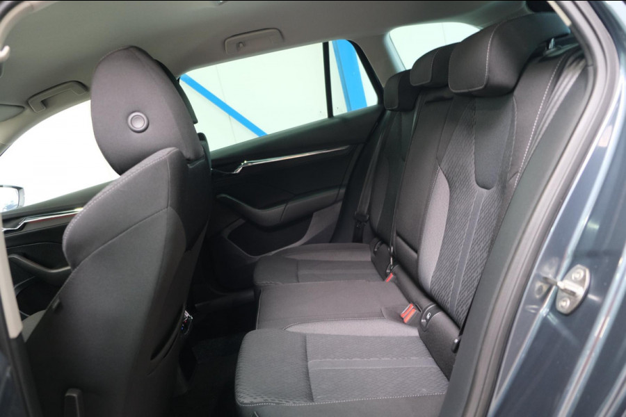 Škoda Octavia Combi 1.0 e-TSI Business Edition Plus Automaat - N.A.P. Airco, Cruise, Navi, PDC, Camera, Trekhaak.