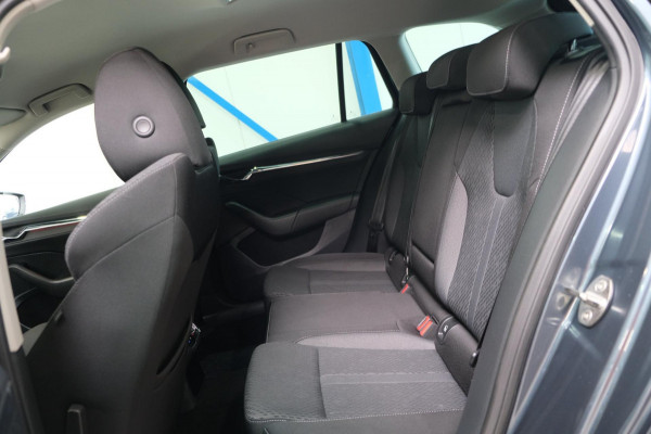 Škoda Octavia Combi 1.0 e-TSI Business Edition Plus Automaat - N.A.P. Airco, Cruise, Navi, PDC, Camera, Trekhaak.