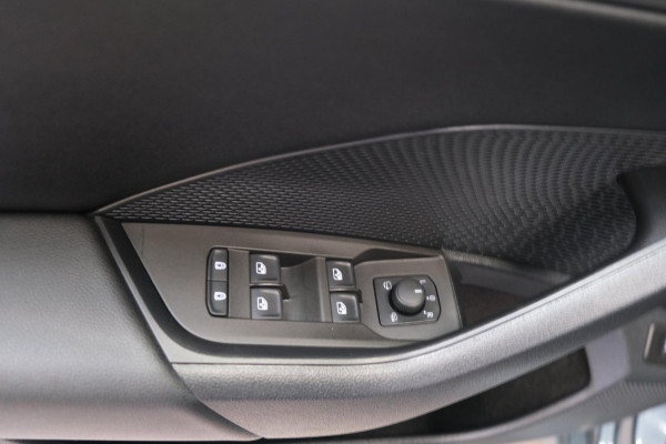 Škoda Octavia Combi 1.0 e-TSI Business Edition Plus Automaat - N.A.P. Airco, Cruise, Navi, PDC, Camera, Trekhaak.