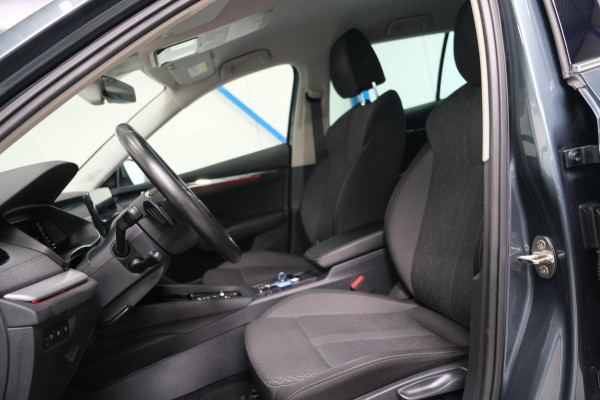 Škoda Octavia Combi 1.0 e-TSI Business Edition Plus Automaat - N.A.P. Airco, Cruise, Navi, PDC, Camera, Trekhaak.