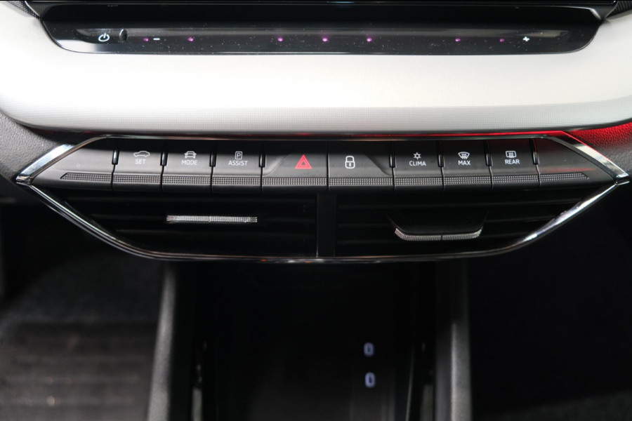 Škoda Octavia Combi 1.0 e-TSI Business Edition Plus Automaat - N.A.P. Airco, Cruise, Navi, PDC, Camera, Trekhaak.