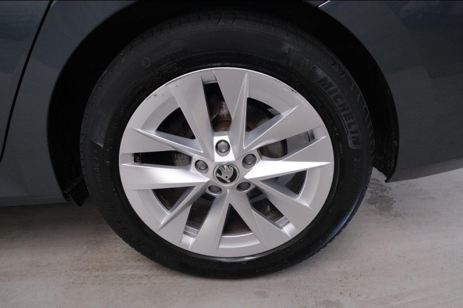 Škoda Octavia Combi 1.0 e-TSI Business Edition Plus Automaat - N.A.P. Airco, Cruise, Navi, PDC, Camera, Trekhaak.