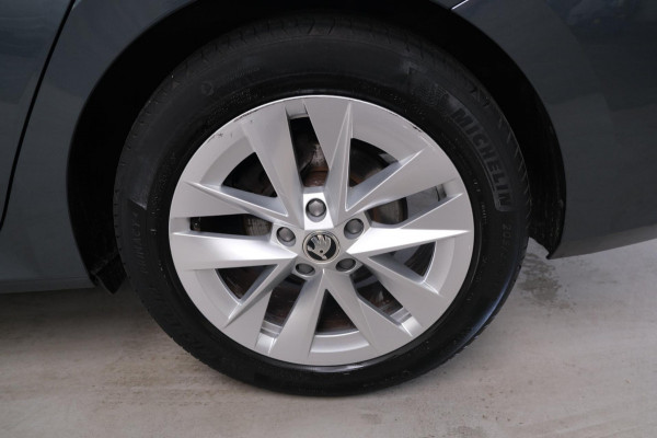 Škoda Octavia Combi 1.0 e-TSI Business Edition Plus Automaat - N.A.P. Airco, Cruise, Navi, PDC, Camera, Trekhaak.