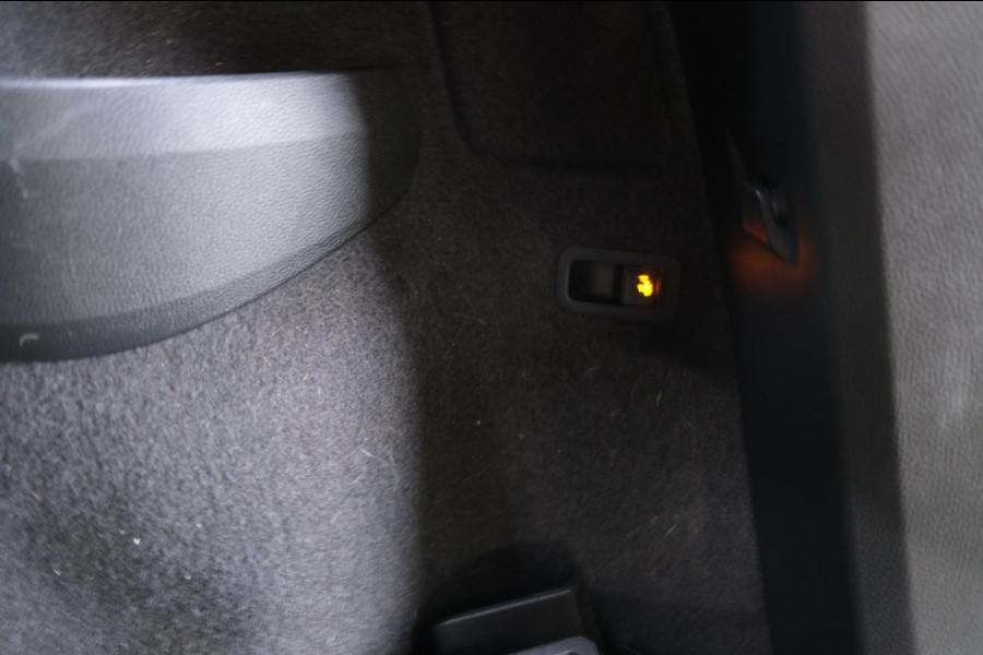 Škoda Karoq 1.5 TSI ACT Sportline Business - N.A.P. Airco, Cruise, Navi, PDC, Camera, Schuifdak, Trekhaak.