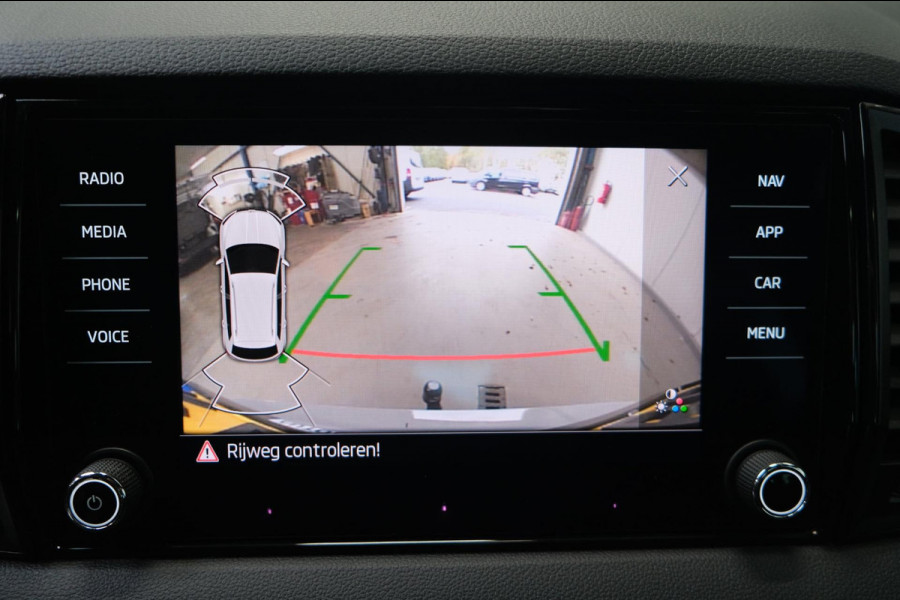 Škoda Karoq 1.5 TSI ACT Sportline Business - N.A.P. Airco, Cruise, Navi, PDC, Camera, Schuifdak, Trekhaak.